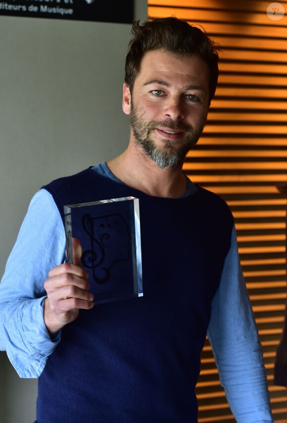 Christophe Maé, Grand Prix de l'UNAC 2015 pour la chanson "Tombé Sous Le Charme" lors de la remise du prix de l'UNAC 2015 à la Sacem à Paris, le 16 mars 2015