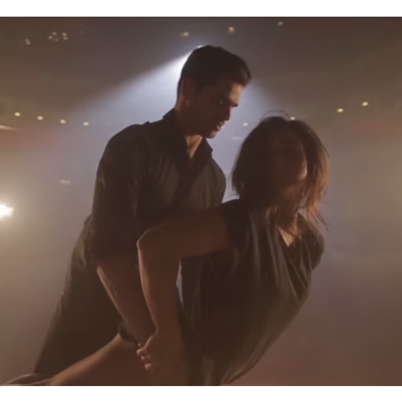 Priscilla Betti et son partenaire de "Danse avec les stars", Christophe Licata, dansent sur "Your song" d'Elton John (version bande originale du film "Moulin Rouge"). Mai 2016.