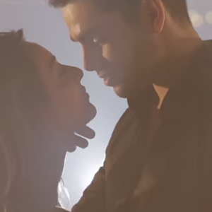 Priscilla Betti et son partenaire de "Danse avec les stars", Christophe Licata, dansent sur "Your song" d'Elton John (version bande originale du film "Moulin Rouge"). Mai 2016.