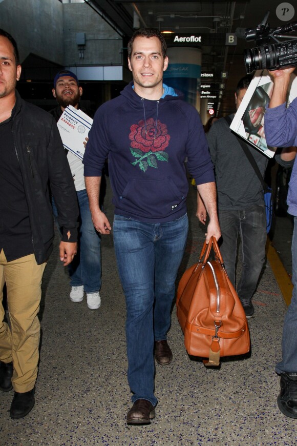 Henry Cavill avec Tara King à l'aéroport de Los Angeles le 25 février 2016