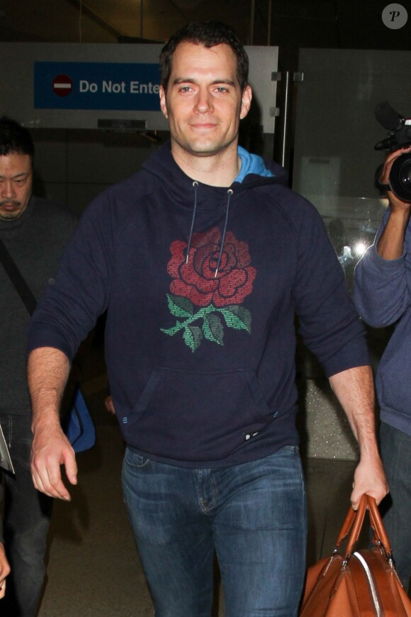 Henry Cavill avec Tara King à l'aéroport de Los Angeles le 25 février 2016