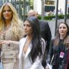 Khloé et Kourtney Kardashian arrivent au Rockfeller Center pour le NBCUniversal Upfront. New York, le 16 mai 2016.