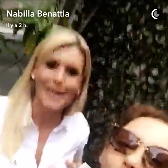 Nabilla Benattia et Amélie Neten, le 17 mai 2016, à l'hôtel Monceau Wagram, à Paris