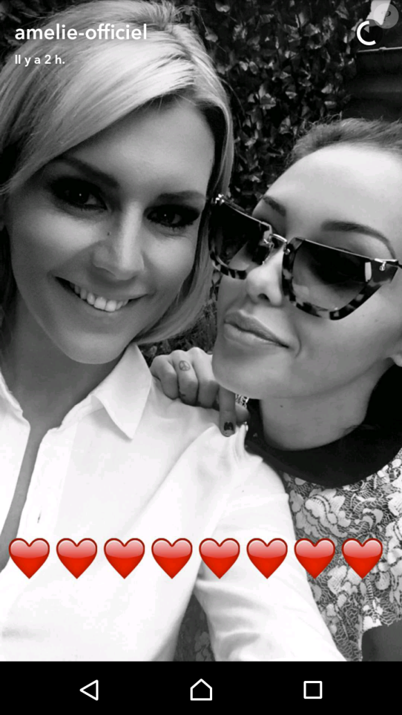 Nabilla Benattia et Amélie Neten, le 17 mai 2016, à l'hôtel Monceau Wagram, à Paris