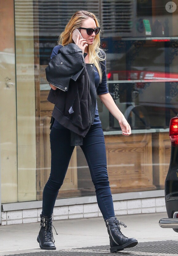 Candice Swanepoel enceinte et son compagnon Hermann Nicole se rendent chez le docteur pour une échographie dans le quartier de Manhattan, le 29 avril 2016
