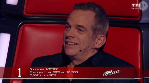 Garou ému par Antoine, lors de la finale de "The Voice 5", le 14 mai 2016, sur TF1