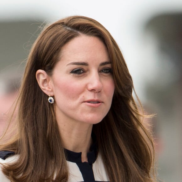 Kate Middleton, duchesse de Cambrisge, à Portsmouth le 20 mai 2016 pour soutenir le 1851 Trust dont elle est la marraine, association de promotion de la voile soutenue par l'équipe de Ben Ainslie (Ben Ainslie Racing) pour la Coupe de l'America 2017.