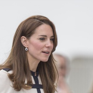 Kate Middleton, duchesse de Cambrisge, à Portsmouth le 20 mai 2016 pour soutenir le 1851 Trust dont elle est la marraine, association de promotion de la voile soutenue par l'équipe de Ben Ainslie (Ben Ainslie Racing) pour la Coupe de l'America 2017.