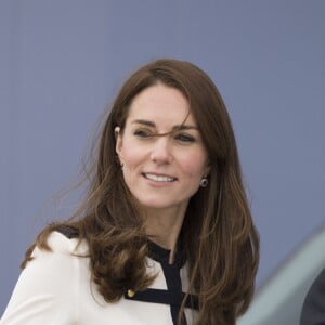 Kate Middleton, duchesse de Cambrisge, à Portsmouth le 20 mai 2016 pour soutenir le 1851 Trust dont elle est la marraine, association de promotion de la voile soutenue par l'équipe de Ben Ainslie (Ben Ainslie Racing) pour la Coupe de l'America 2017.