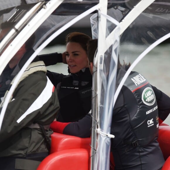 Kate Middleton, duchesse de Cambridge, a profité de sa visite de soutien au 1851 Trust à Portsmouth le 20 mai 2016 pour embarquer avec Ben Ainslie et son équipage (Ben Ainslie Racing) à bord du Solent, pour un entraînement en vue de la Coupe de l'America 2017.