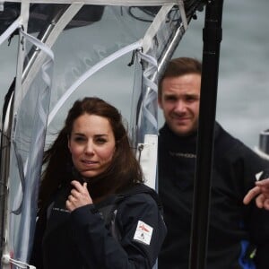 Kate Middleton, duchesse de Cambridge, a profité de sa visite de soutien au 1851 Trust à Portsmouth le 20 mai 2016 pour embarquer avec Ben Ainslie et son équipage (Ben Ainslie Racing) à bord du Solent, pour un entraînement en vue de la Coupe de l'America 2017.