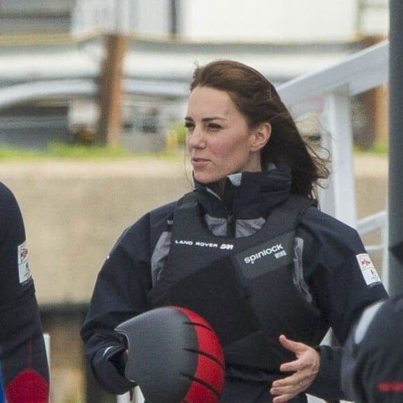 Kate Middleton, duchesse de Cambridge, a profité de sa visite de soutien au 1851 Trust à Portsmouth le 20 mai 2016 pour embarquer avec Ben Ainslie et son équipage (Ben Ainslie Racing) à bord du Solent, pour un entraînement en vue de la Coupe de l'America 2017.