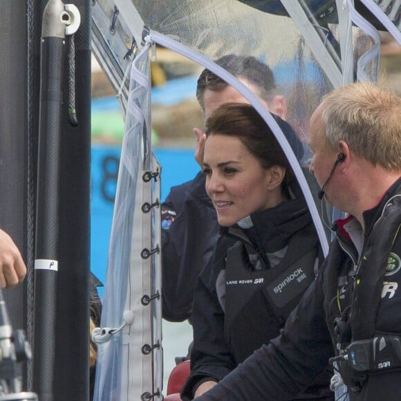 Kate Middleton, duchesse de Cambridge, a profité de sa visite de soutien au 1851 Trust à Portsmouth le 20 mai 2016 pour embarquer avec Ben Ainslie et son équipage (Ben Ainslie Racing) à bord du Solent, pour un entraînement en vue de la Coupe de l'America 2017.