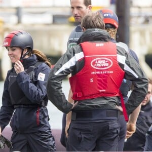 Kate Middleton, duchesse de Cambridge, a profité de sa visite de soutien au 1851 Trust à Portsmouth le 20 mai 2016 pour embarquer avec Ben Ainslie et son équipage (Ben Ainslie Racing) à bord du Solent, pour un entraînement en vue de la Coupe de l'America 2017.