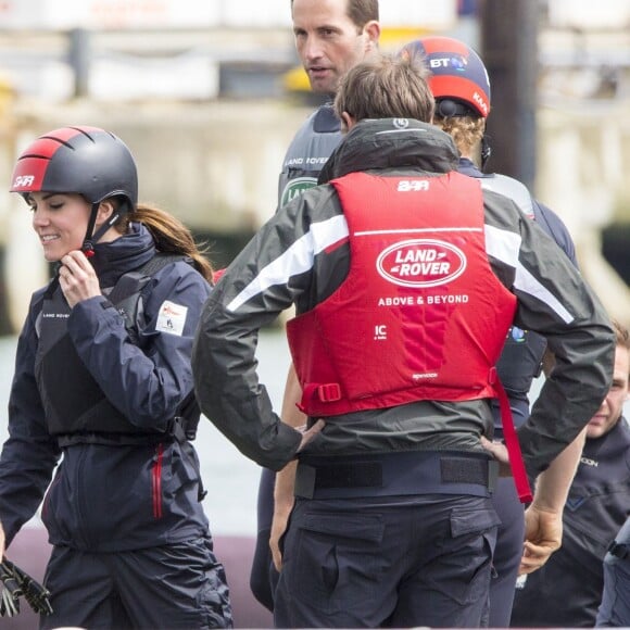 Kate Middleton, duchesse de Cambridge, a profité de sa visite de soutien au 1851 Trust à Portsmouth le 20 mai 2016 pour embarquer avec Ben Ainslie et son équipage (Ben Ainslie Racing) à bord du Solent, pour un entraînement en vue de la Coupe de l'America 2017.