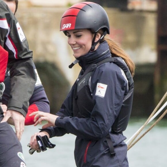 Kate Middleton, duchesse de Cambridge, a profité de sa visite de soutien au 1851 Trust à Portsmouth le 20 mai 2016 pour embarquer avec Ben Ainslie et son équipage (Ben Ainslie Racing) à bord du Solent, pour un entraînement en vue de la Coupe de l'America 2017.