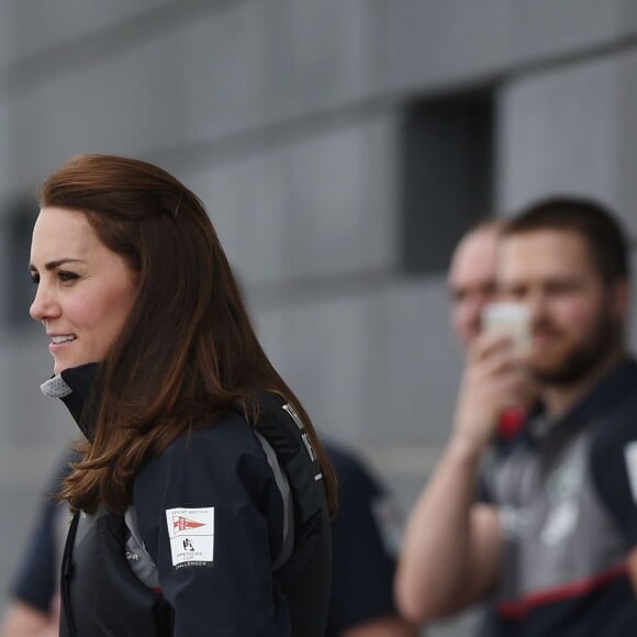 Kate Middleton, duchesse de Cambridge, a profité de sa visite de soutien au 1851 Trust à Portsmouth le 20 mai 2016 pour embarquer avec Ben Ainslie et son équipage (Ben Ainslie Racing) à bord du Solent, pour un entraînement en vue de la Coupe de l'America 2017.