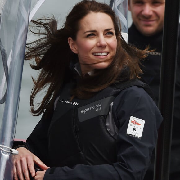 Kate Middleton, duchesse de Cambridge, a profité de sa visite de soutien au 1851 Trust à Portsmouth le 20 mai 2016 pour embarquer avec Ben Ainslie et son équipage (Ben Ainslie Racing) à bord du Solent, pour un entraînement en vue de la Coupe de l'America 2017.