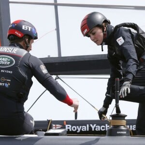 Kate Middleton a profité de sa visite de soutien au 1851 Trust à Portsmouth le 20 mai 2016 pour embarquer avec Ben Ainslie et son équipage (Ben Ainslie Racing) à bord du Solent, pour un entraînement en vue de la Coupe de l'America 2017.