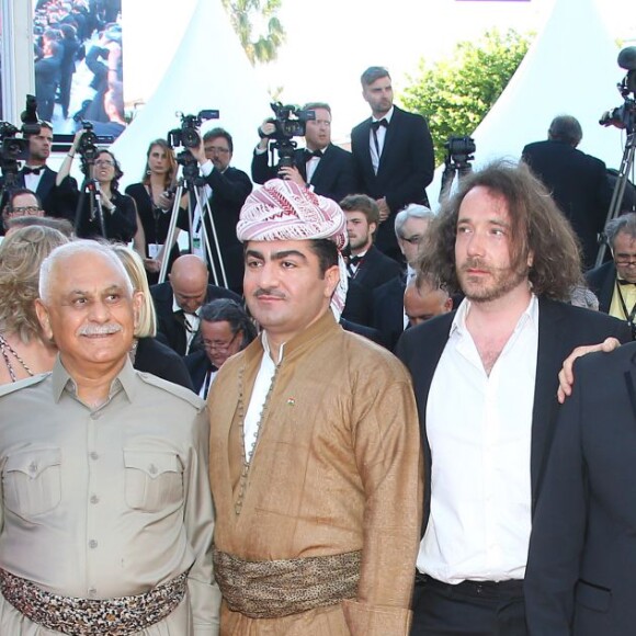 Bernard-Henri Lévy accompagné de Peshmergas, Mustapha Ali Jaafar, Serwan Sabir Barzani, Camille Lotteau, François Margolin, Gilles Hertzog - Montée des marches du film "The Last Face" lors du 69ème Festival International du Film de Cannes. Le 20 mai 2016. © Olivier Borde-Cyril Moreau/Bestimage