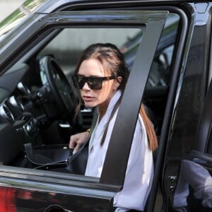 Exclusif - Victoria Beckham fait du shopping dans le quartier de Notting Hill à Londres. Le 13 mai 2016