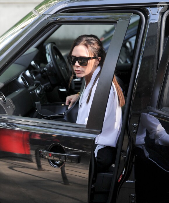 Exclusif - Victoria Beckham fait du shopping dans le quartier de Notting Hill à Londres. Le 13 mai 2016