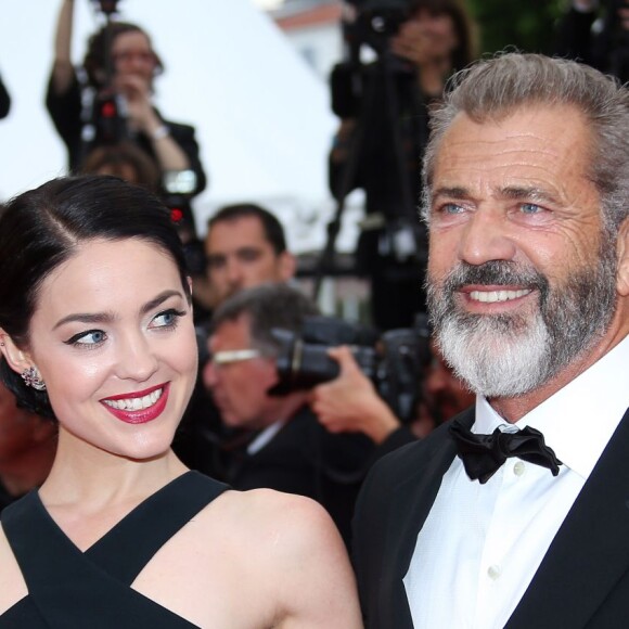 Mel Gibson et sa compagne Rosalind Ross - Montée de la cérémonie de clôture du 69ème Festival International du Film de Cannes. Le 22 mai 2016. © Olivier Borde-Cyril Moreau/Bestimage