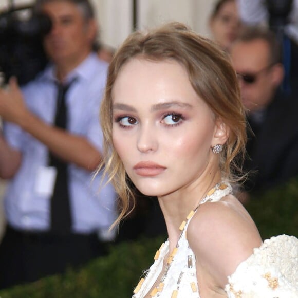 Lily-Rose Depp - Soirée Costume Institute Benefit Gala 2016 (Met Ball) sur le thème de "Manus x Machina" au Metropolitan Museum of Art à New York, le 2 mai 2016. © Sonia Moskowitz/Globe Photos/Zuma Press/Bestimage