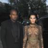 Kim Kardashian et son mari Kanye West arrivent au dîner de gala de "The Vogue 100" à Hyde Park, Londres, le 23 mai 2016
