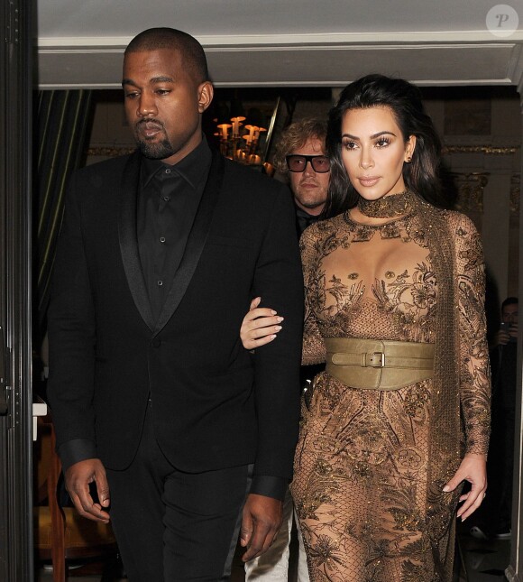 Kim Kardashian et son mari Kanye West arrivent au dîner de gala de "The Vogue 100" à Hyde Park, Londres, le 23 mai 2016