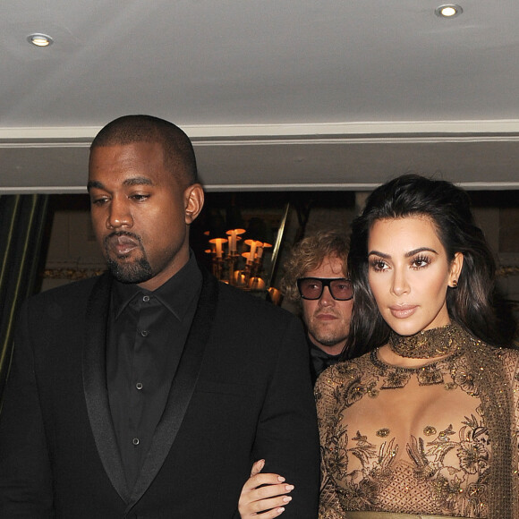 Kim Kardashian et son mari Kanye West arrivent au dîner de gala de "The Vogue 100" à Hyde Park, Londres, le 23 mai 2016