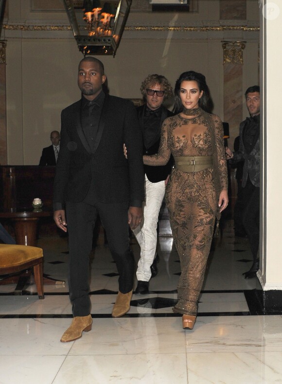 Kim Kardashian et son mari Kanye West arrivent au dîner de gala de "The Vogue 100" à Hyde Park, Londres, le 23 mai 2016