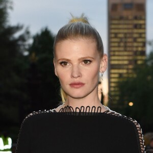 Lara Stone - Arrivées des people au dîner de gala de "The Vogue 100" à Hyde Park, Londres le 23 mai 2016