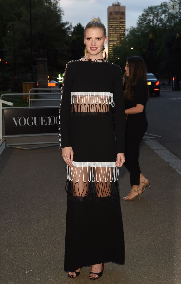 Lara Stone - Arrivées des people au dîner de gala de "The Vogue 100" à Hyde Park, Londres le 23 mai 2016