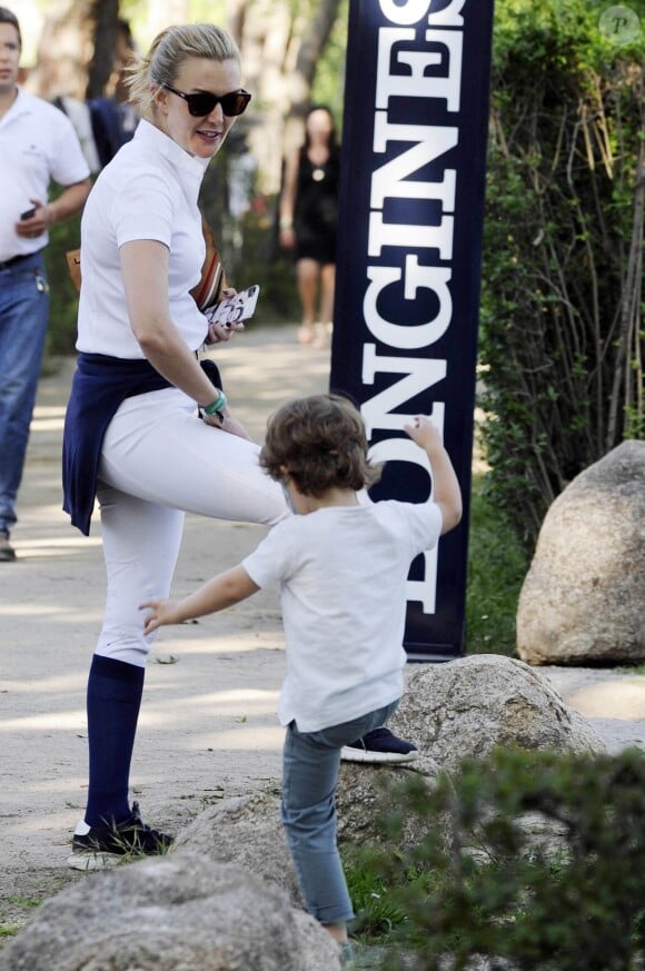 Marta Ortega et son fils au au Longines Global Champions Tour à Madrid, le 20 mai 2016.