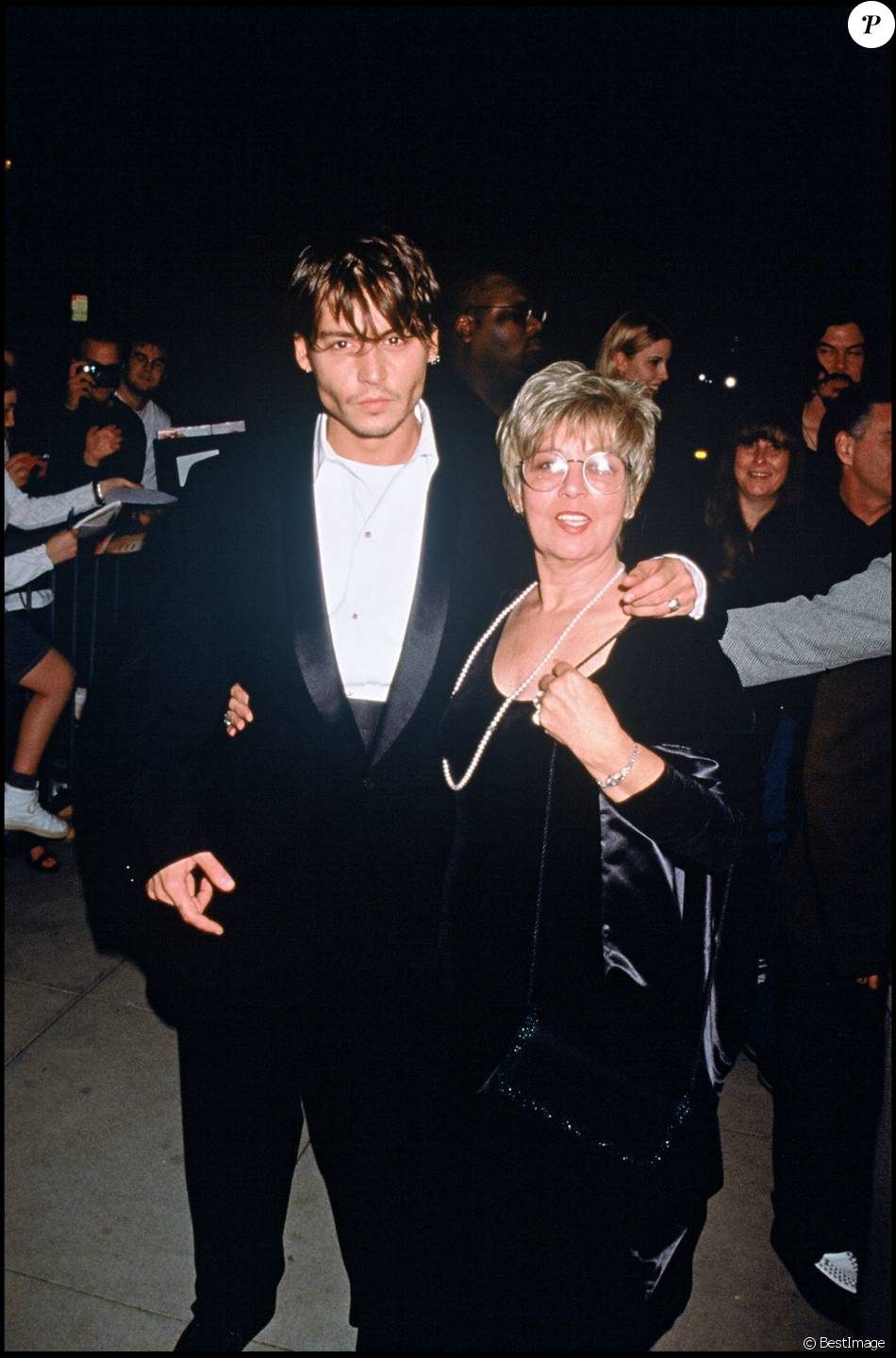 Johnny Depp et sa mère Betty Sue à l'avant-première du film Meurtre en ...