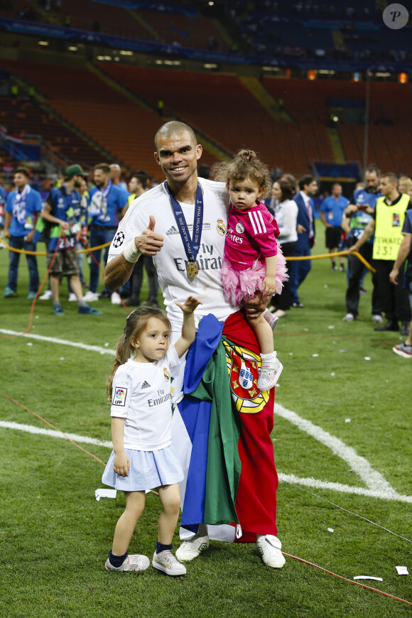 Pepe - Le Real Madrid de Zinédine Zidane remporte la Ligue des champions aux tirs au buts face à l'Atlético de Madrid, (1-1 après prolongations, 5-3 aux t.a.b.) à Milan le 28 mai 2016.