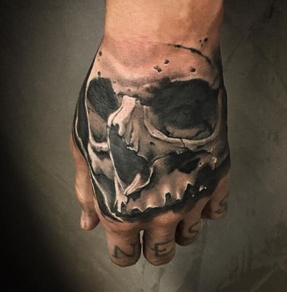 Nicolas des "Anges 8" dévoile son nouveau tatouage sur Instagram, lundi 30 mai 2016