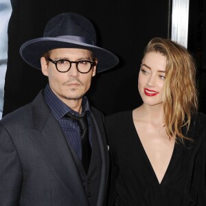 Johnny Depp et sa fiancée Amber Heard - Première du film "3 Days to Kill" à Hollywood, le 12 février 2014.