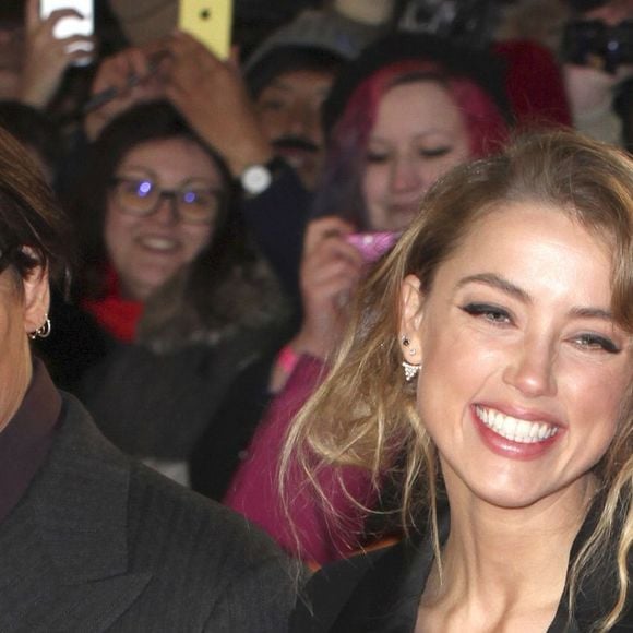 Johnny Depp et sa fiancée Amber Heard - Première du film "Charlie Mortdecai" à l'Empire, Leicester Square, à Londres, le 19 janvier 2015.