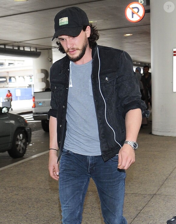 Kit Harington arrive à l'aéroport de LAX à Los Angeles, le 9 juin 2015