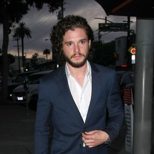 Kit Harington est allé dîner au restaurant Craig à West Hollywood. Le 10 juin 2015