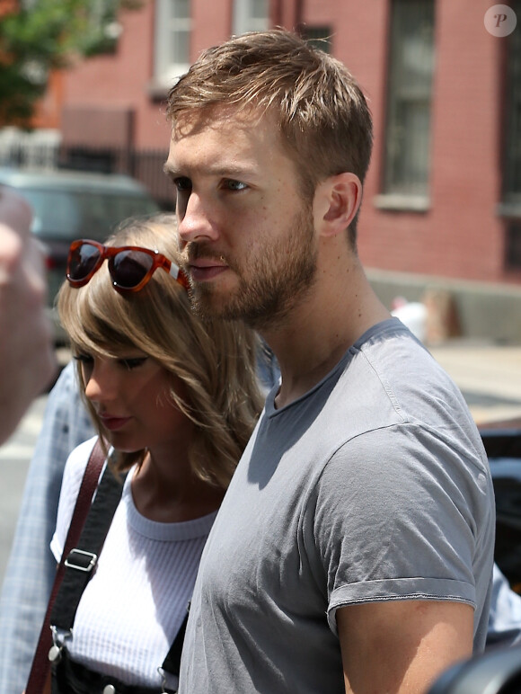Taylor Swift et son petit-ami Calvin Harris sortent d'un restaurant à New York, le 28 mai 2015.