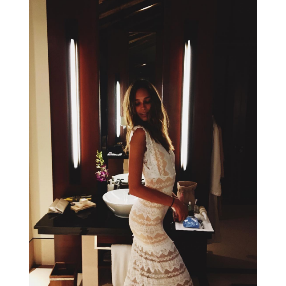 La bombe April Love Geary profite de ses vacances aux Maldives avec son amoureux, le chanteur Robin Thicke. Photo publiée sur Instagram, le 1er juin 2016.