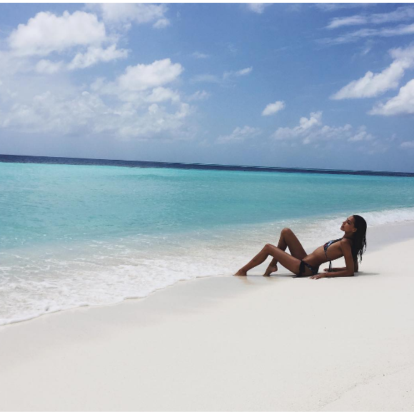 La bombe April Love Geary profite de ses vacances aux Maldives avec son amoureux, le chanteur Robin Thicke. Photo publiée sur Instagram, le 31 mai 2016.