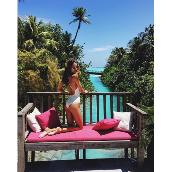 La bombe April Love Geary profite de ses vacances aux Maldives avec son amoureux, le chanteur Robin Thicke. Photo publiée sur Instagram, le 30 mai 2016.
