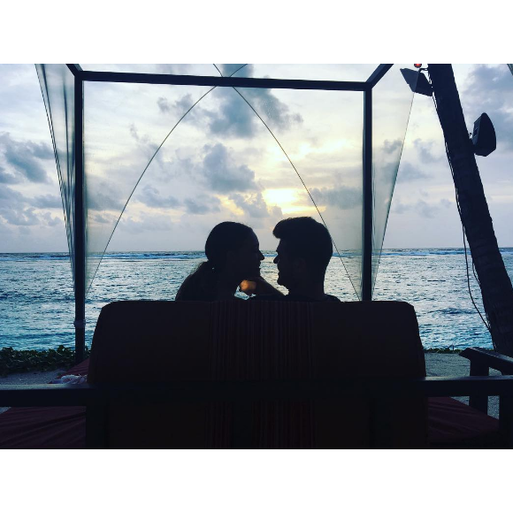 Le chanteur Robin Thicke est en vacances aux Maldives avec sa chérie, la belle April Love Geary. Photo publiée sur Instagram, le 31 mai 2016