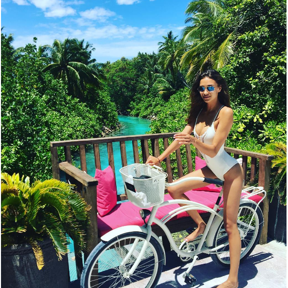 Le chanteur Robin Thicke est en vacances aux Maldives avec sa chérie, la belle April Love Geary. Photo publiée sur Instagram, le 30 mai 2016