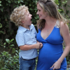 Ashley Jones a publié une photo d'elle enceinte avec son beau-fils Huck sur sa page Instagram, au mois de mai 2016