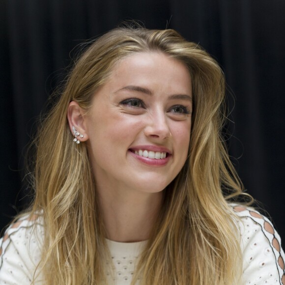 Amber Heard - Conférence de presse pour "The Danish Girl" au festival de Toronto le 12 septembre 2015.